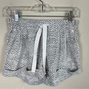Lululemon White Black Spring Breakaway Shorts Dottie Dash 4